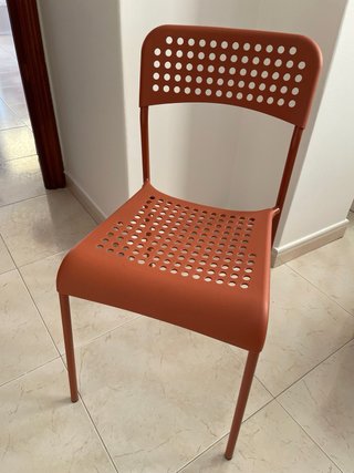 Juego de 2 sillas naranjas de metal y plástico
