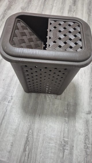 Cesto 30 litros para ropa sucia de plástico marrón