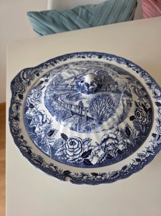 Sopera vintage azul y blanco