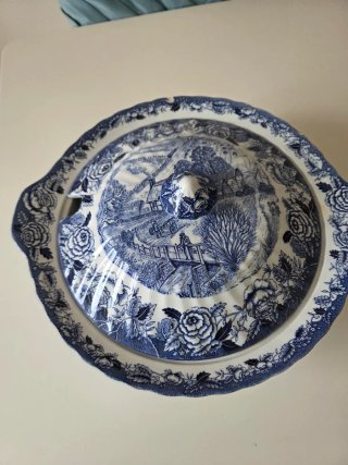 Sopera vintage azul y blanco