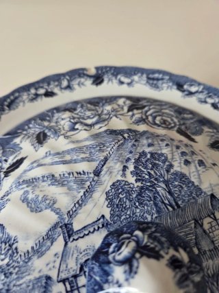 Sopera vintage azul y blanco