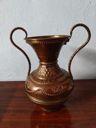 Jarrón cobre vintage repujado 2 asas