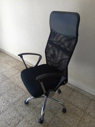 Silla de oficina ergonómica negra