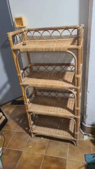 Estantería de mimbre vintage