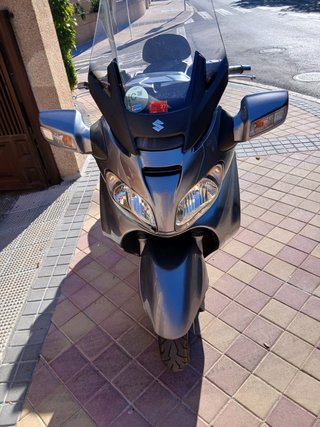 Suzuki Burgman 650 Executive Gris