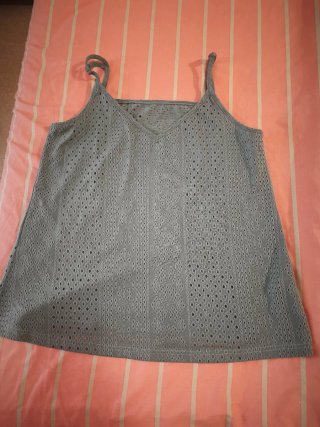 Camiseta tirantes gris bordada