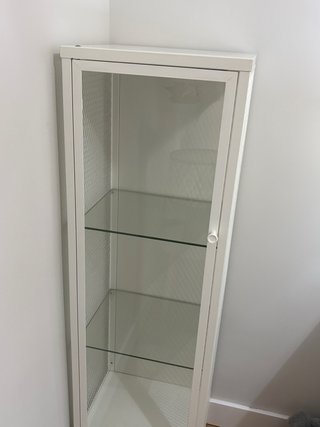 Vitrina IKEA BAGGEBO Blanca 34x30x116 cm