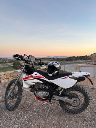 Beta Enduro Moto Blanca y Roja
