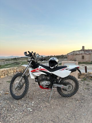 Beta Enduro Moto Blanca y Roja