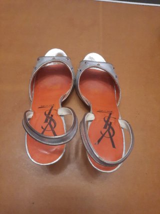 Sandalias YSL plateadas vintage