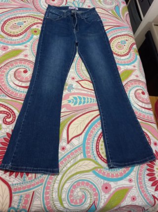 Pantalones Acampanados tipo Levi,s