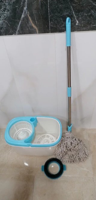 Cubo con fregona sin esfuerzo y cepillo alfombras