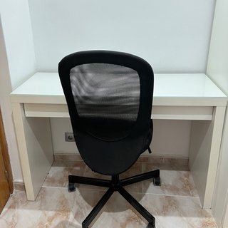Escritorio/Tocador Blanco + Silla Negra