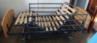 Cama articulada con carro elevador