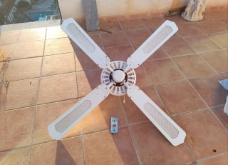 Ventilador de techo blanco