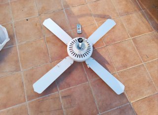 Ventilador de techo blanco