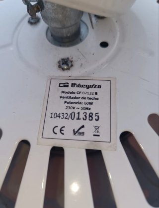 Ventilador de techo blanco