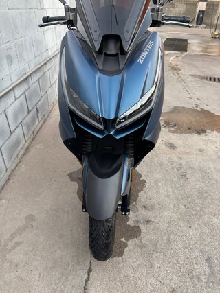 Zontes 125D Maxi Scooter