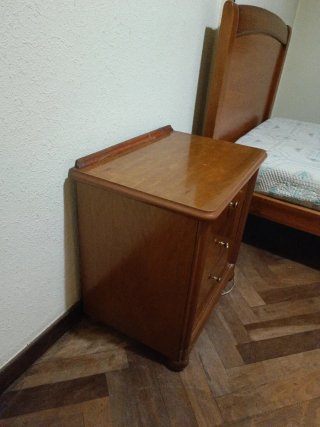 Mesilla de noche de madera