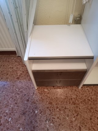 Mueble moderno blanco y marrón