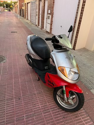 Scooter Daelim Five Roja y Plata