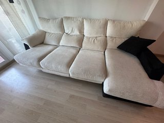 Sofá chaise longue beige y negro