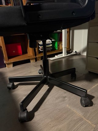 Silla de oficina ergonómica negra