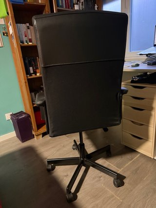 Silla de oficina ergonómica negra
