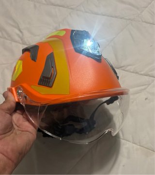 Casco rescate con luz y visera