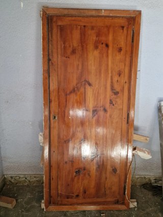 Puerta madera maciza antigua