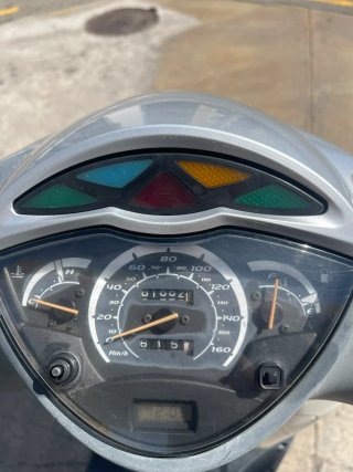Honda SH125i Scooter Beige/Negro