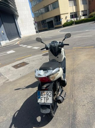 Honda SH125i Scooter Beige/Negro