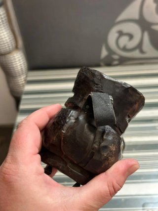 Bota antigua tallada a mano de madera