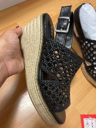 Sandalias cuña Xti negras T40