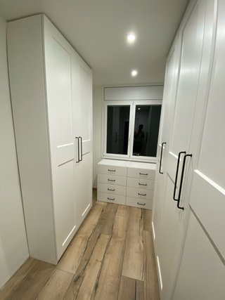 Mueble vestidor de madera