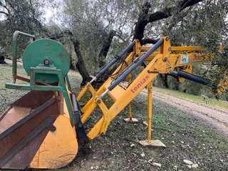 Tractor New Holland 70-56 con pala