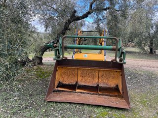 Tractor New Holland 70-56 con pala