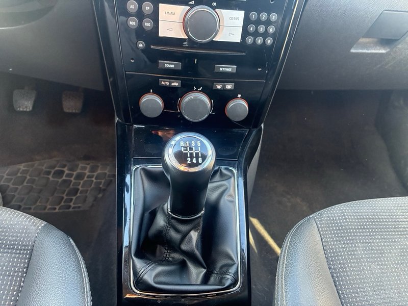 Opel Astra SEDAN 1.7 CDTi Edition 2011, foto 23