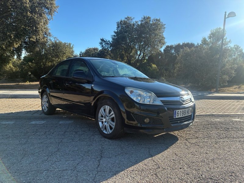 Opel Astra SEDAN 1.7 CDTi Edition 2011, foto 5
