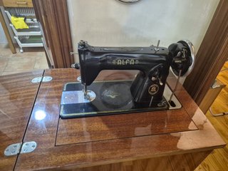 Máquina de Coser Alfa Antigua