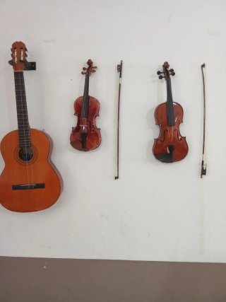 2 Violines y 1 Guitarra