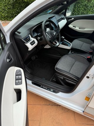 Renault Clio E-Tech Hybrid Initiale Paris