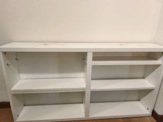 Estantería blanca modular desmontada