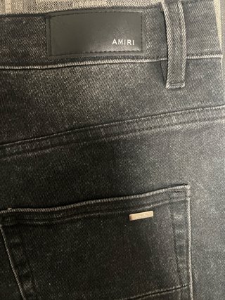 Pantalones Amiri Negros con Estampado Ángel