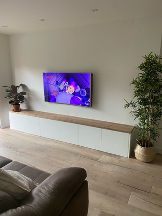 Mueble de TV madera y blanco