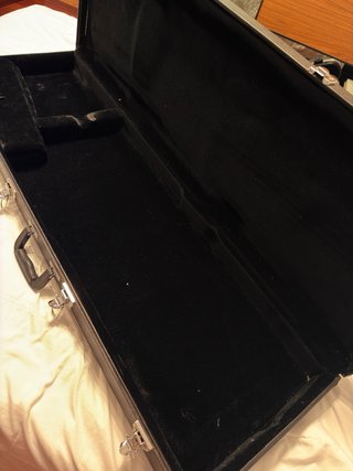 Estuche Thomann Guitarra/Bajo Negro