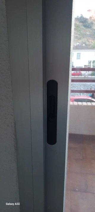 Puertas de aluminio 1,95x1,985 y persiana