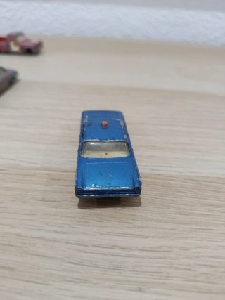 Coche policía Matchbox Ford Fairlane azul