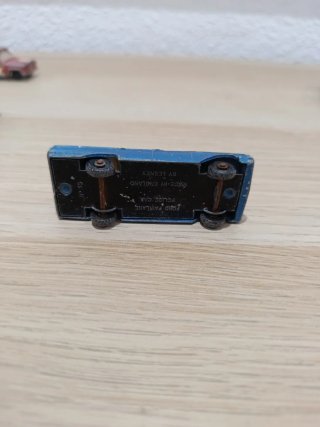 Coche policía Matchbox Ford Fairlane azul