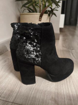 Botines negros con lentejuelas